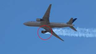 motore in fiamme boeing 777 united airlines