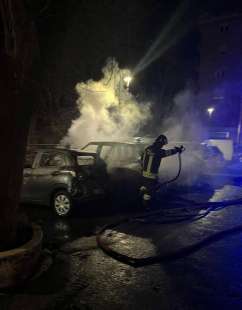 auto di cinzia fiorato in fiamme a monterotondo 3