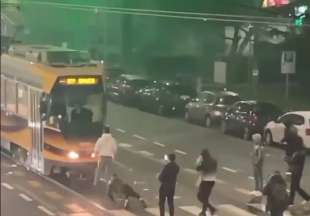 baby gang contro un tram a milano 8