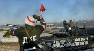 carri armati russi al confine con l ucraina