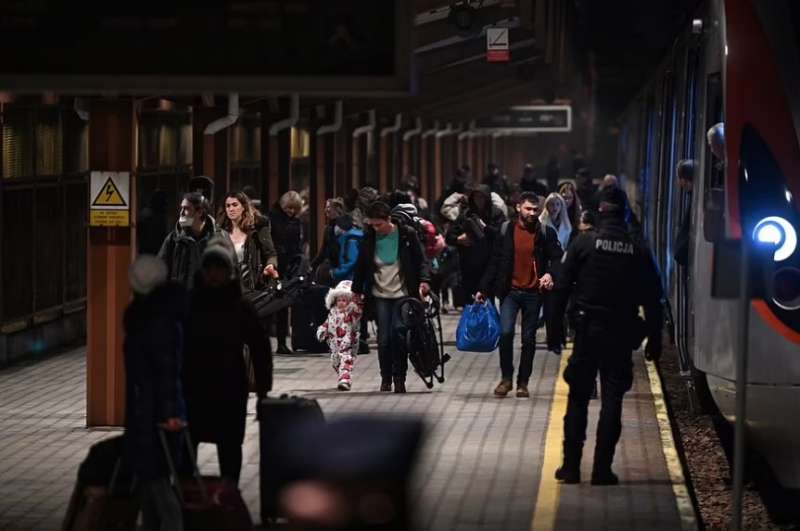 cittadini di kiev si rifugiano nella metro