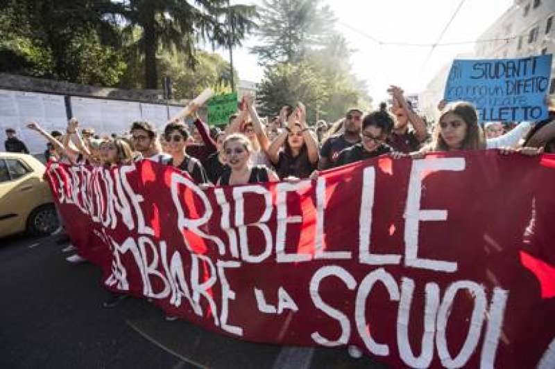 manifestazione studenti a roma 6