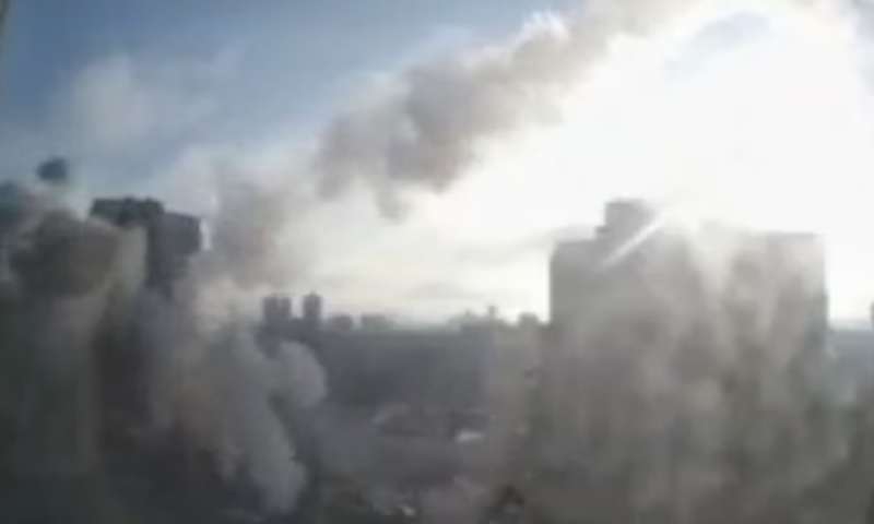 missile colpisce un edificio residenziale a kiev 3