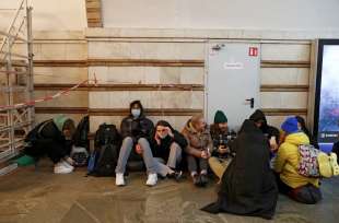 persone rifugiate nella metropolitana a kiev 1