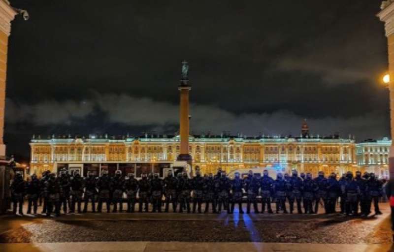 russia, arresti dei manifestanti contro la guerra 9