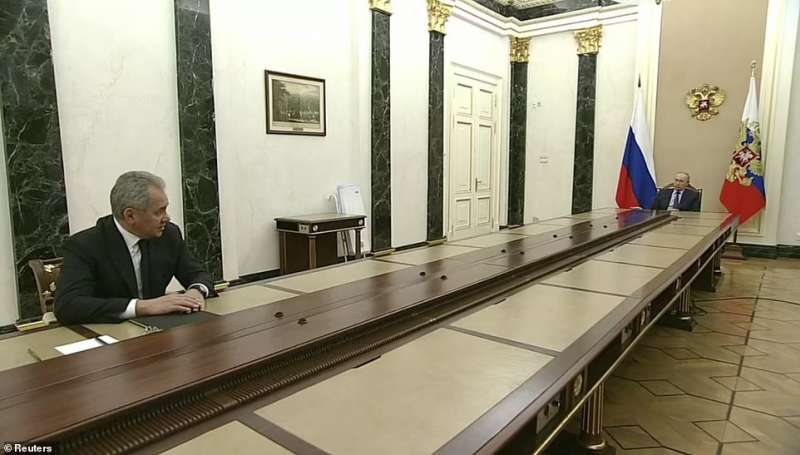 Sergei Shoigu e Vladimir Putin