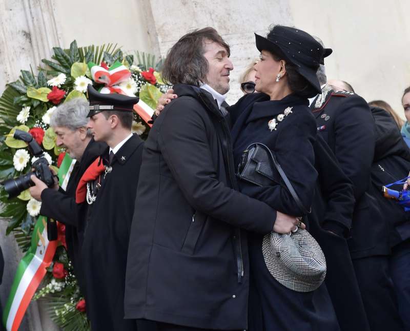 funerale costanzo giuseppe cruciani marisela federici foto di bacco 2