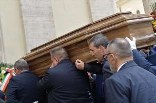 funerale costanzo l arrivo del feretro di maurizio costanzo foto di bacco 1