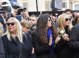 funerale costanzo mara venier afef eleonora daniele foto di bacco 2