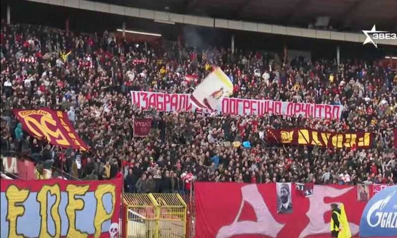 gli striscioni dei fedayn romanisti esposti allo stadio dagli ultras della stella rossa di belgrado
