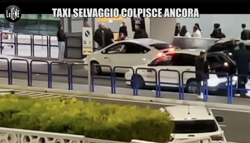 taxi selvaggio a roma il servizio delle iene nicolo de devitiis e marco occhipinti 6