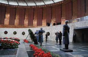 vladimir putin anniversario vittoria di stalingrado 2