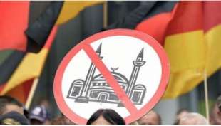 manifestazione contro moschee e islam in germania
