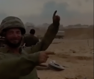 soldati israeliani esultano per i bombardamenti su gaza 3