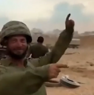 soldati israeliani esultano per i bombardamenti su gaza 4