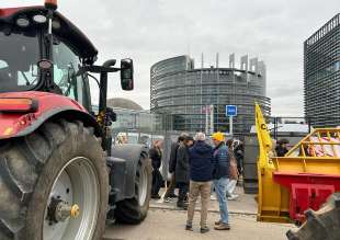 trattori degli agricoltori francesi a strasburgo 1