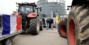 trattori degli agricoltori francesi a strasburgo 4