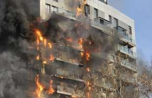 valencia incendio distrugge un palazzo di 14 piani 4