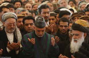 Hamid Karzai prega per Fahim