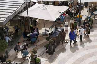 bar e ristoranti affollati in israele 5