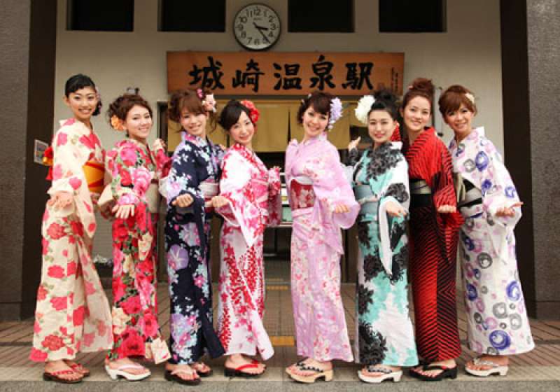 donne giapponesi con le yukata