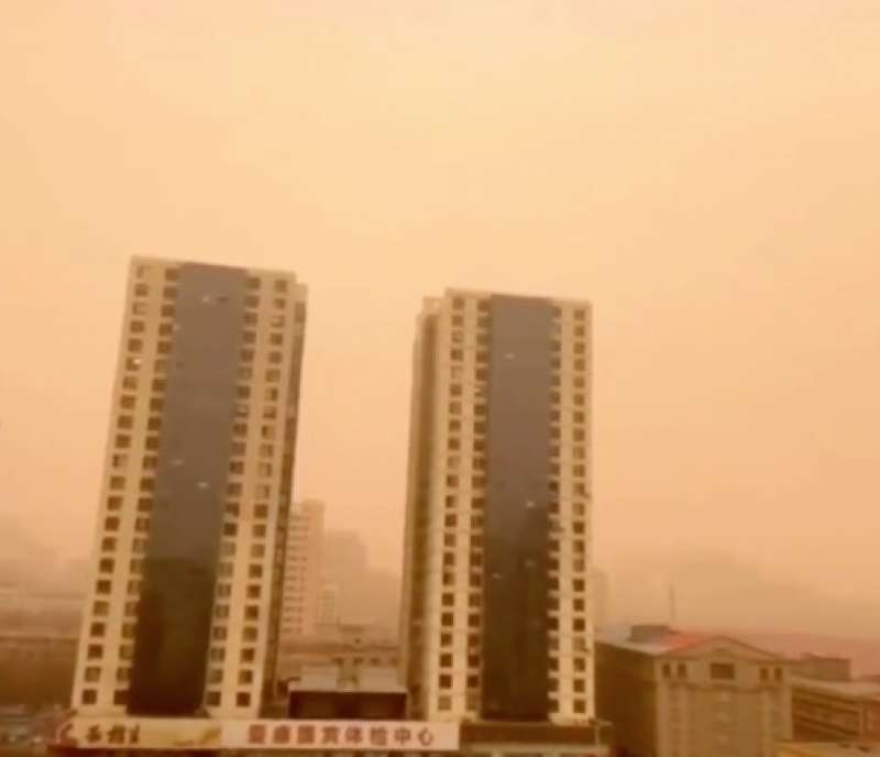 inquinamento e sabbia a pechino