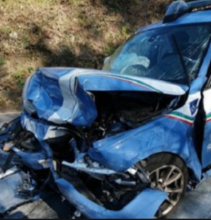 macchina della polizia distrutta incidente sheena lossetto