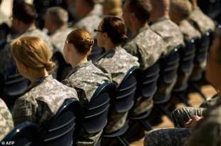nuovo regolamento donne nell'esercito usa 17