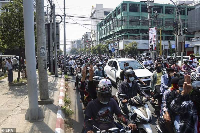 scontri e proteste in myanmar 17