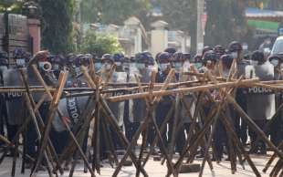 scontri e proteste in myanmar 19