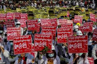 scontri e proteste in myanmar 23