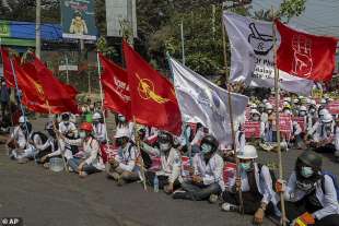 scontri e proteste in myanmar 24