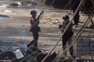scontri e proteste in myanmar 25