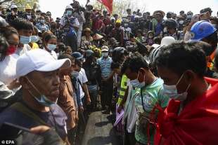 scontri e proteste in myanmar 28