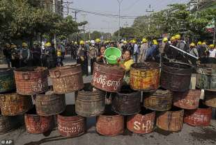 scontri e proteste in myanmar 34
