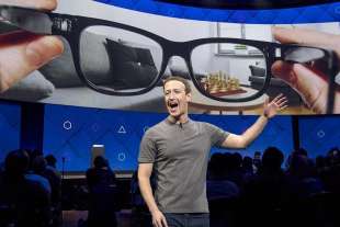 smart glasses di facebook mark zuckerberg