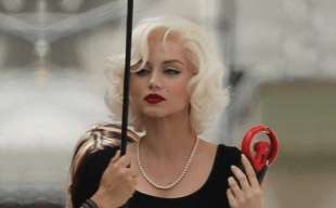Ana De Armas nel film Blonde su Marilyn Monroe 2