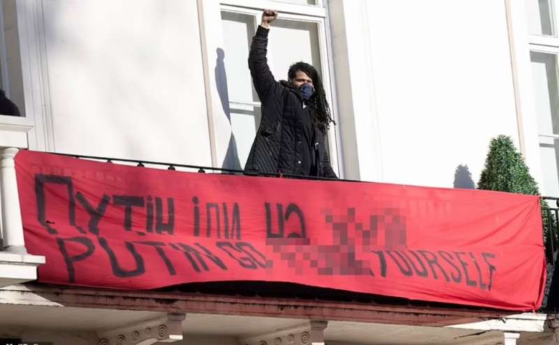 anarchist action network occupa la casa di oleg deripaska a londra 6