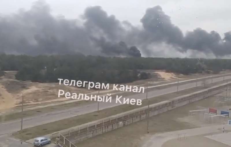 bombardamenti russi vicino alla centrale nucleare di zaporizhzhia