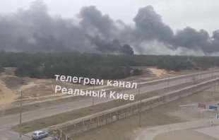 bombardamenti russi vicino alla centrale nucleare di zaporizhzhia