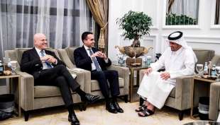 claudio descalzi e luigi di maio in qatar
