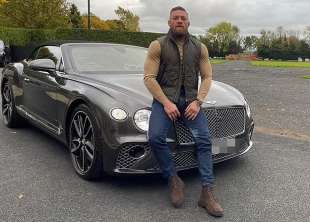 Conor McGregor con la sua Bentley