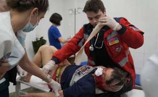 feriti e morti dopo i bombardamenti russi in ucraina 1