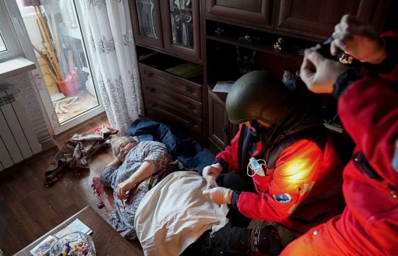 feriti e morti dopo i bombardamenti russi in ucraina 3
