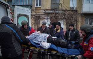 feriti e morti dopo i bombardamenti russi in ucraina 4