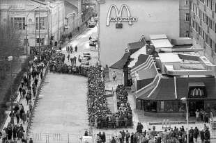 fila per l apertura del mcdonald's di mosca nel 1990
