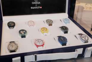 file in tutta italia per comprare l orologio omega moonswatch 10