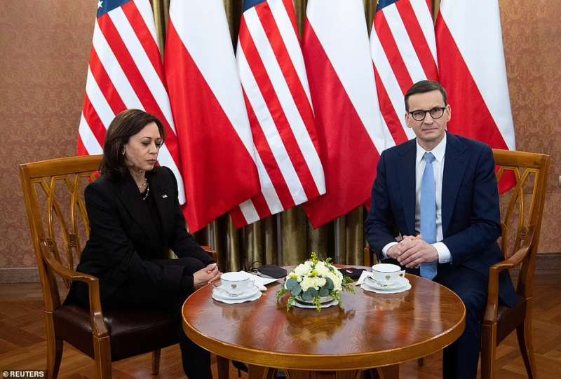 Kamala Harris con il presidente polacco Andrzej Duda