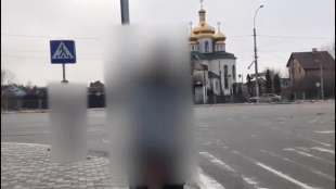 Ladri a Kiev legati ai pali nudi