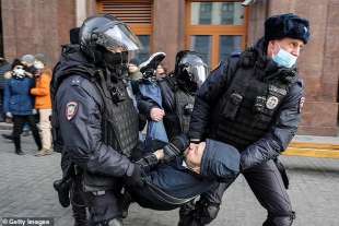 Manifestanti arrestati a Mosca 2
